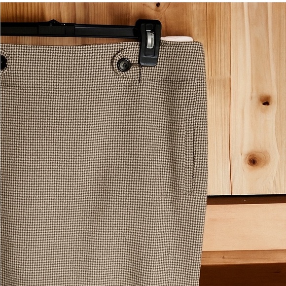 Banana Republic Size 10 wool blend tan and brown plaid skirt.  #fallwinterskirt - Picture 3 of 4
